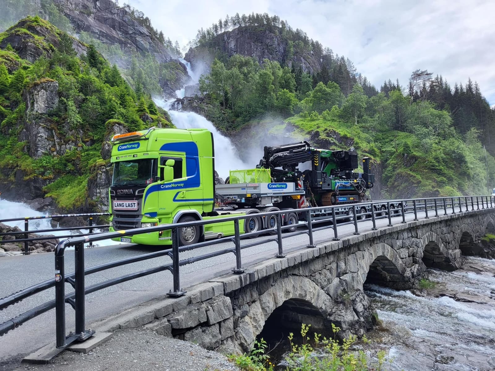 Crane Norway velger Deem for sømløs integrasjon, automatisert konsolidering og datadrevet beslutningsstøtte!